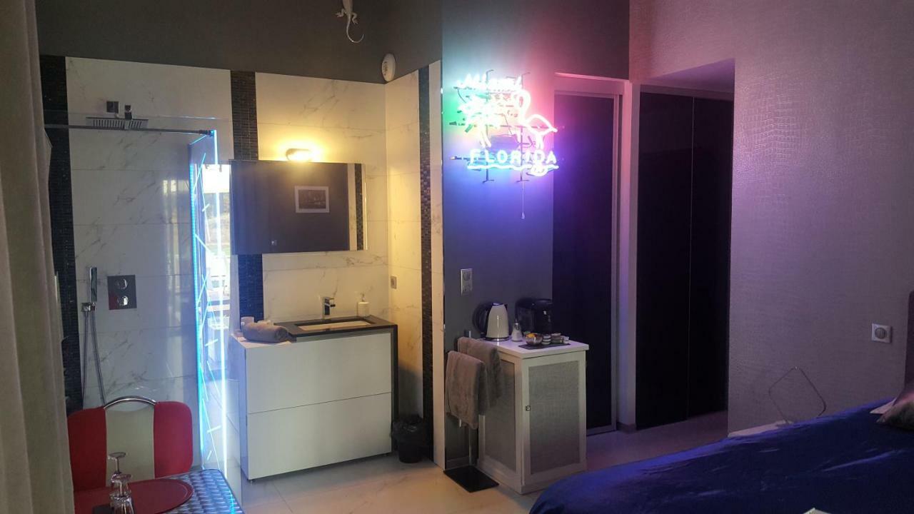 Chambre Lit King-Size - Vue sur Piscine